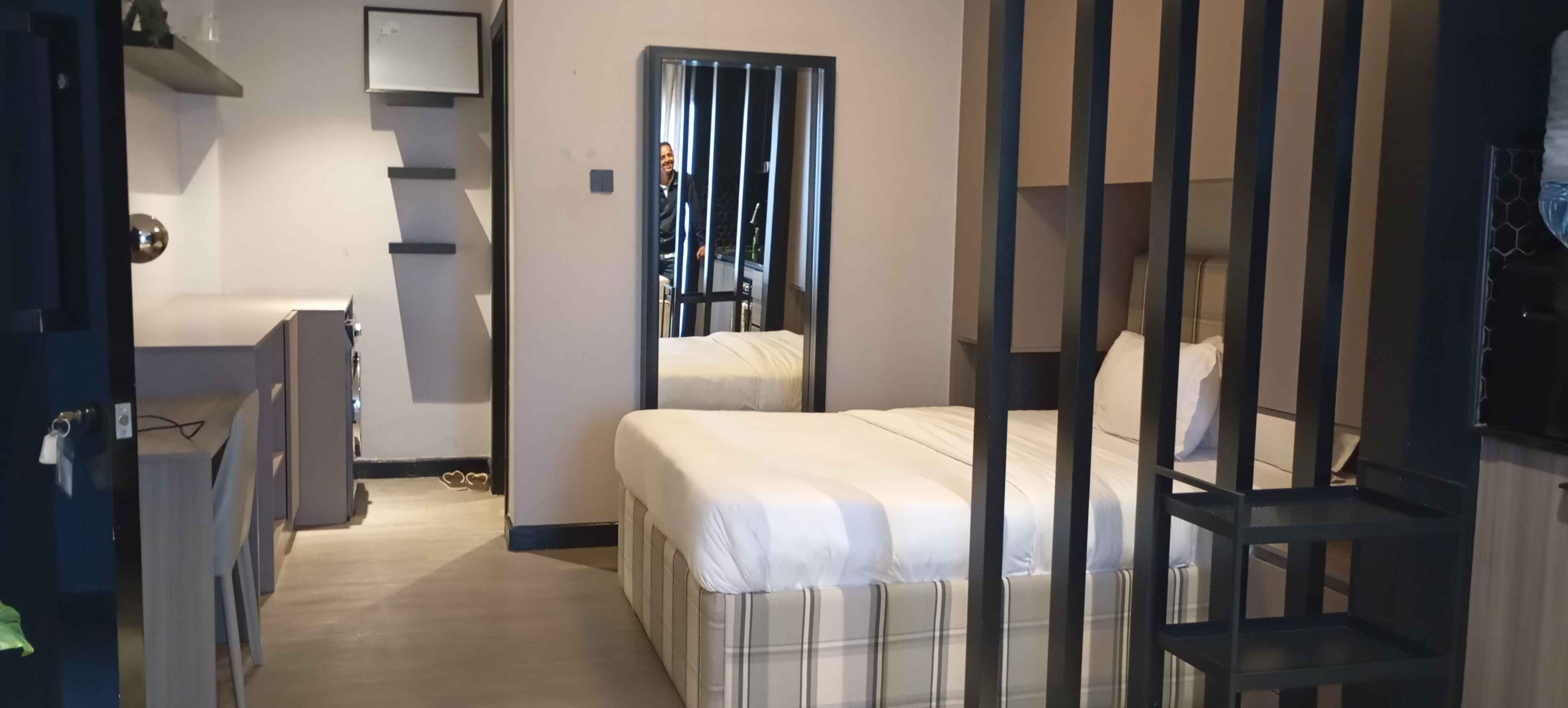A FURNISHED STUDIO TO LET IN WESTLANDS
