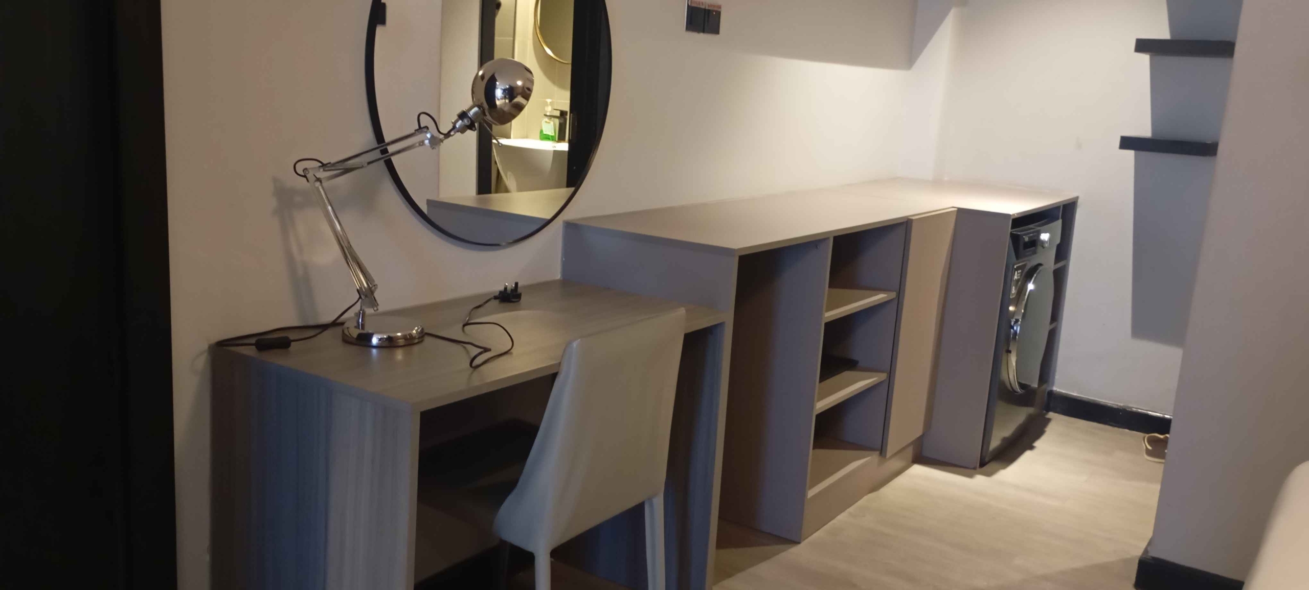 A FURNISHED STUDIO TO LET IN WESTLANDS
