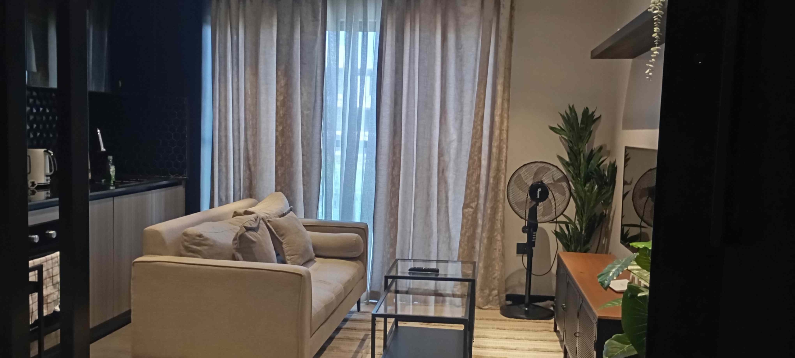 A FURNISHED STUDIO TO LET IN WESTLANDS
