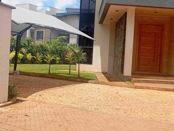 A FOUR BEDROOM VILLA FOR SALE IN LORESHO