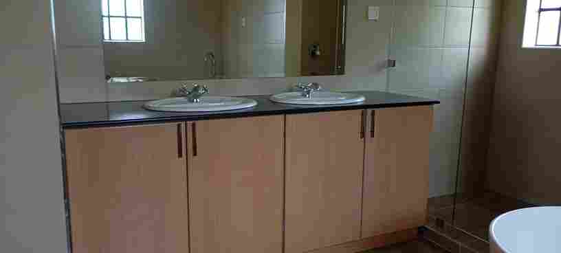 Exquisite 4-Bedroom All-Ensuite House to Let in Runda