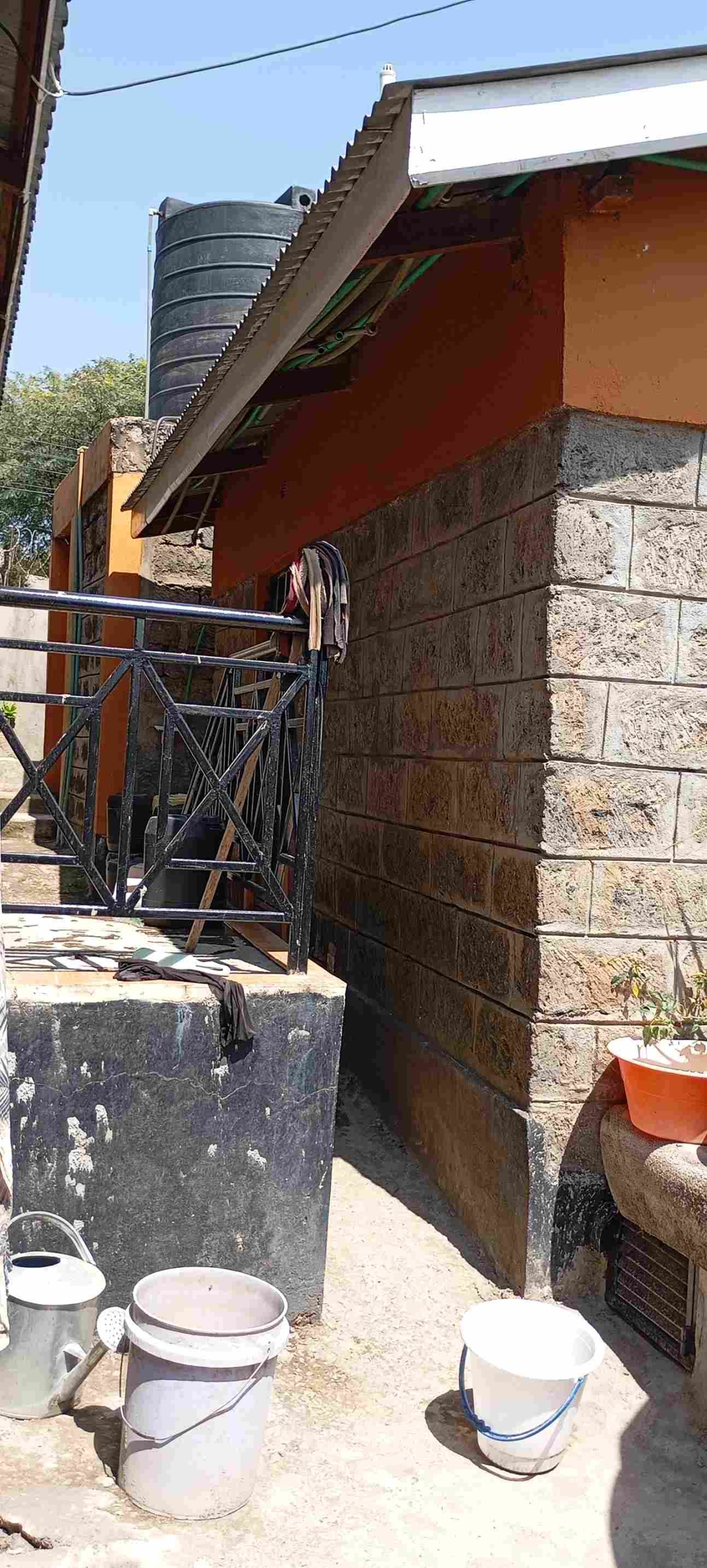 A BUNGALOW(WITH AN EXTENSION OF APARTMENTS) FOR SALE IN ONGATA RONGAI