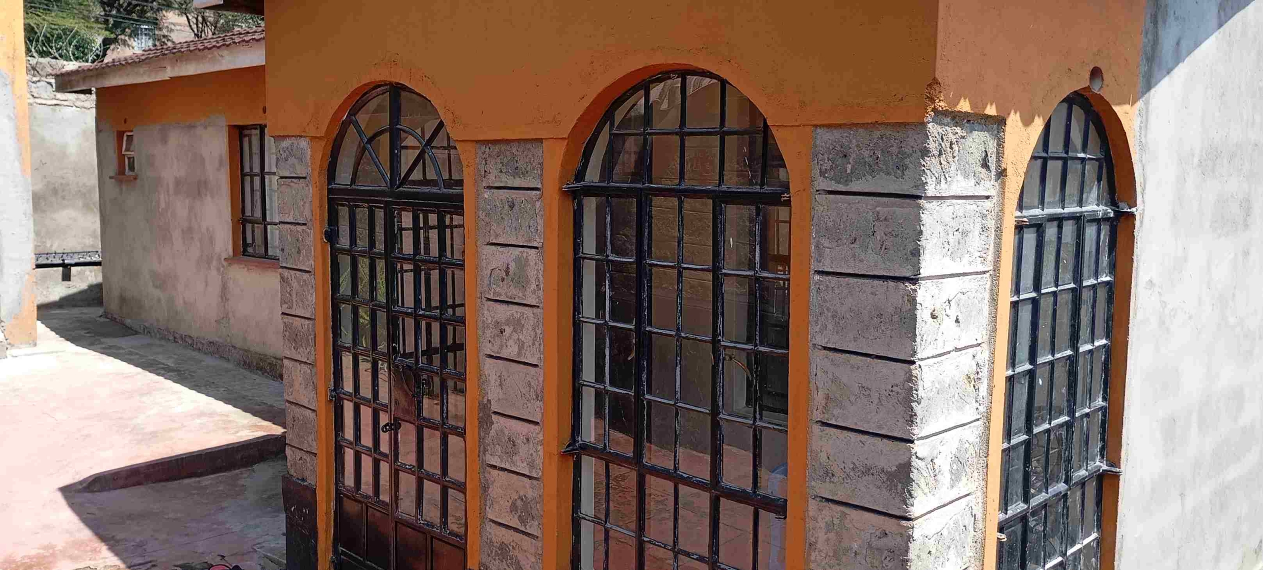 A BUNGALOW(WITH AN EXTENSION OF APARTMENTS) FOR SALE IN ONGATA RONGAI