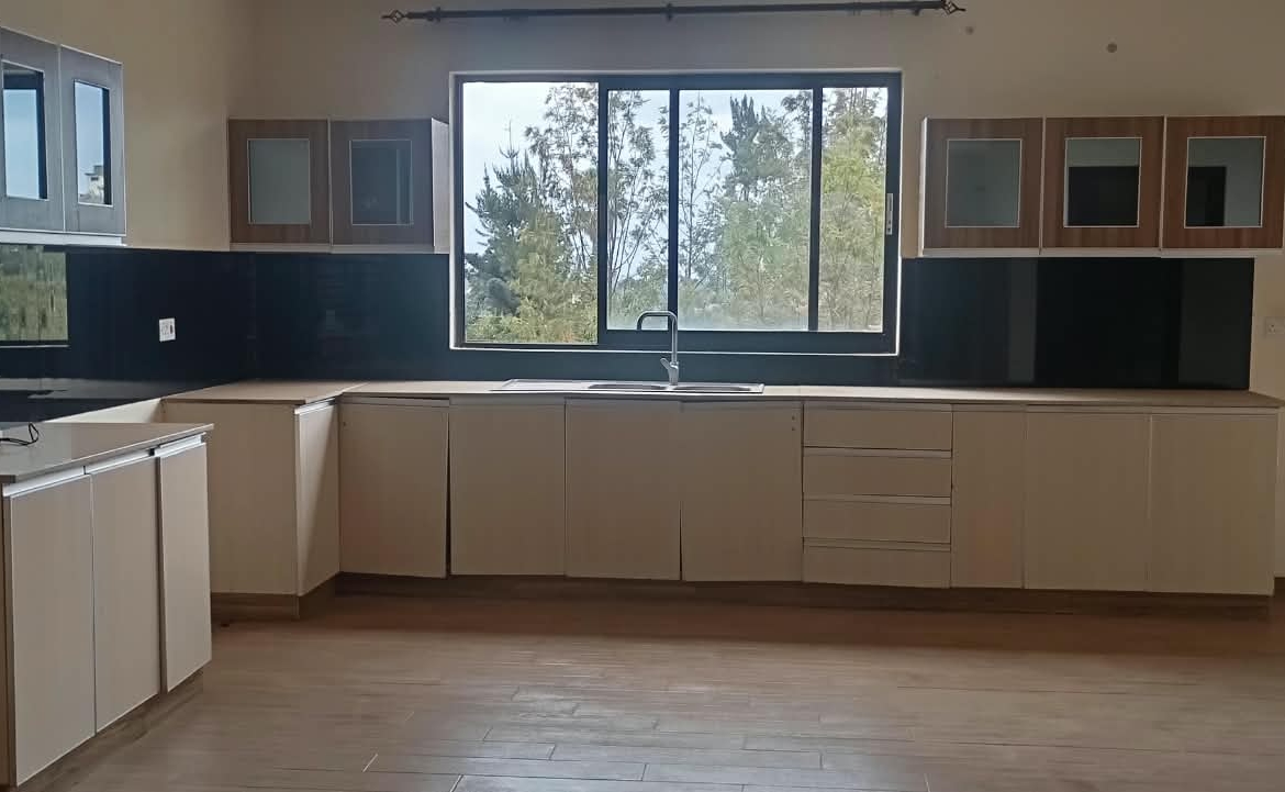 A Three Bedroom All ensuite apartment to let in Thindigua