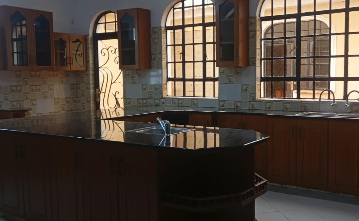 A 4 Bedroom Standalone Mansion to let in Kiambu Road